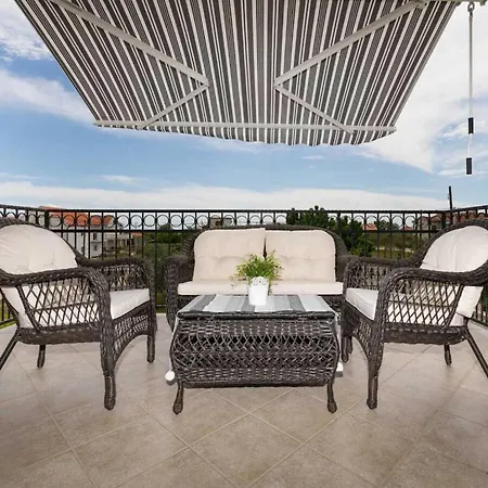 Vila Luxury Maria With Large Pool Policnik