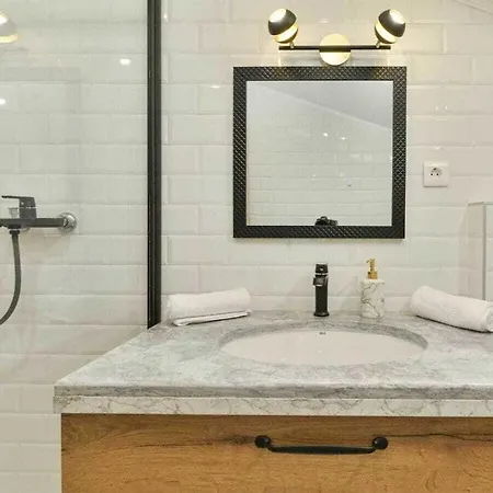 Luxury Maria With Large Pool Policnik