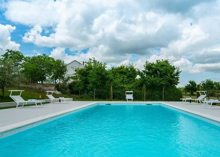 Вилла Luxury Maria With Large Pool Policnik