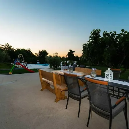 Luxury Maria With Large Pool Villa Policnik