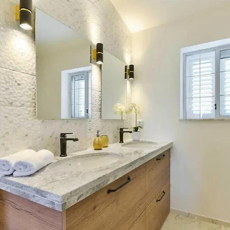 Luxury Maria With Large Pool * Policnik