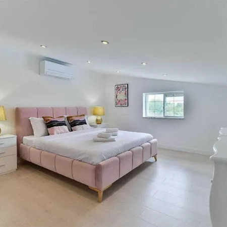 Luxury Maria With Large Pool