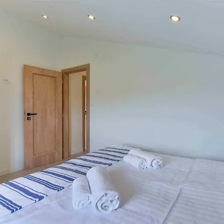 Luxury Maria With Large Pool *