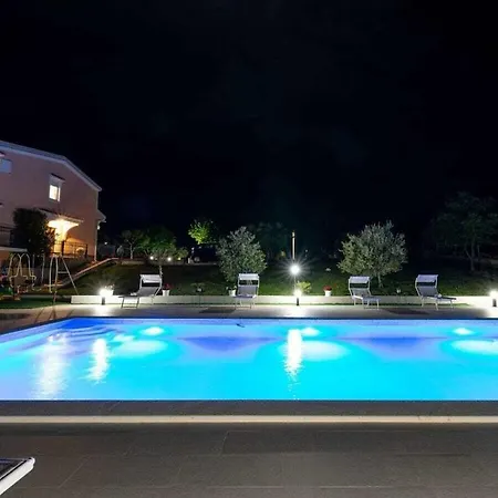 Luxury Maria With Large Pool Policnik