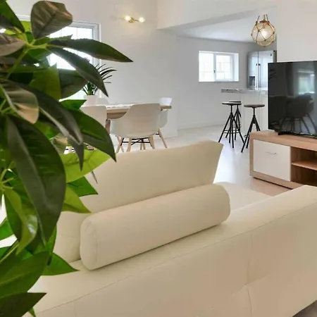 Luxury Maria With Large Pool *