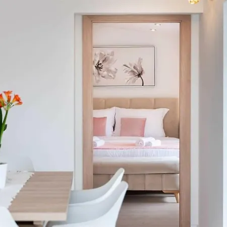 Luxury Maria With Large Pool Policnik