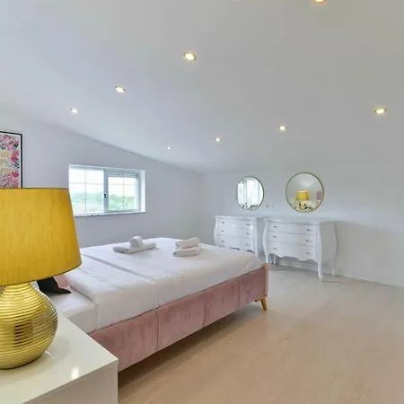 Luxury Maria With Large Pool *