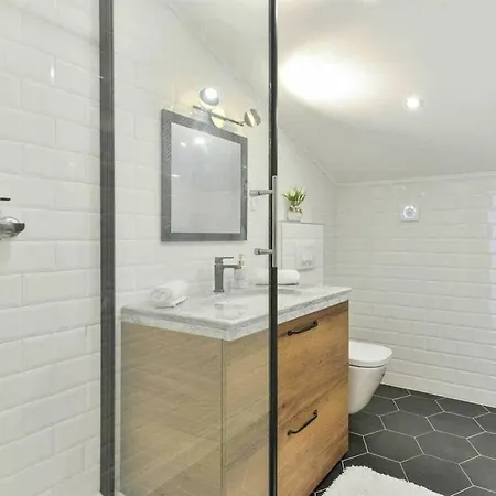 Luxury Maria With Large Pool Policnik