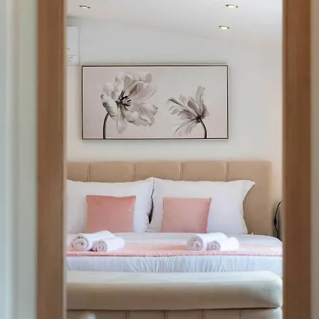 Luxury Maria With Large Pool Βίλα