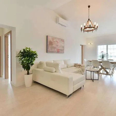 Luxury Maria With Large Pool Villa Policnik