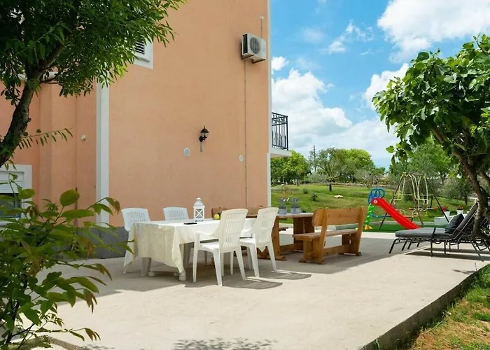 Luxury Maria With Large Pool Vila Policnik