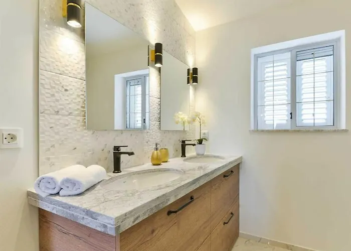 Luxury Maria With Large Pool * Policnik