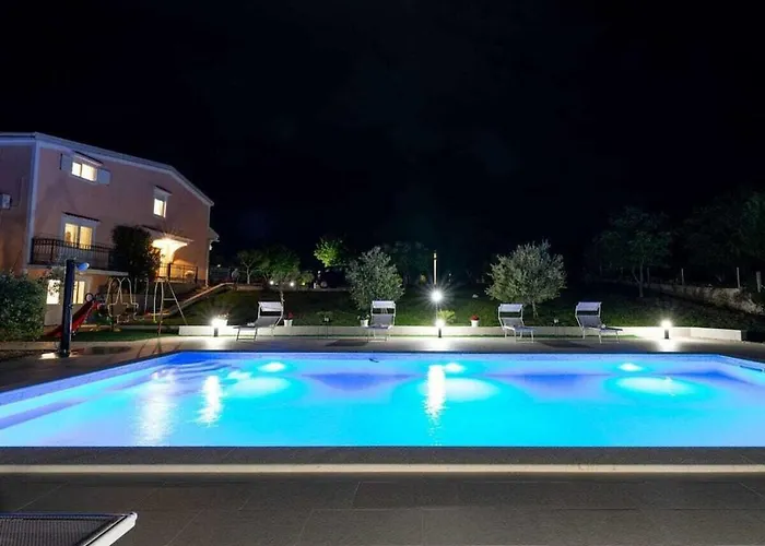 Luxury Maria With Large Pool Policnik