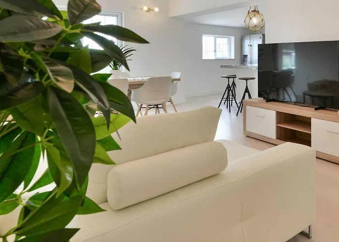 Luxury Maria With Large Pool *