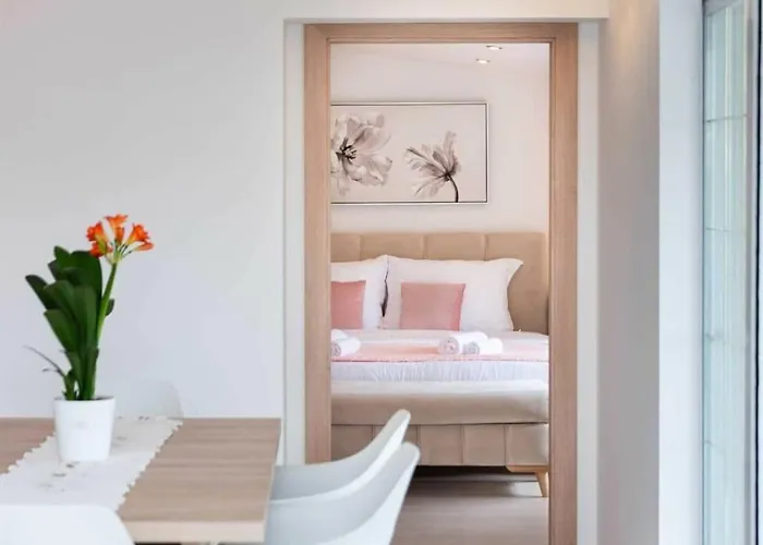 Luxury Maria With Large Pool Policnik