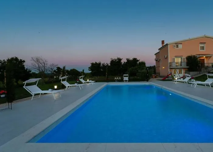 Luxury Maria With Large Pool * Policnik