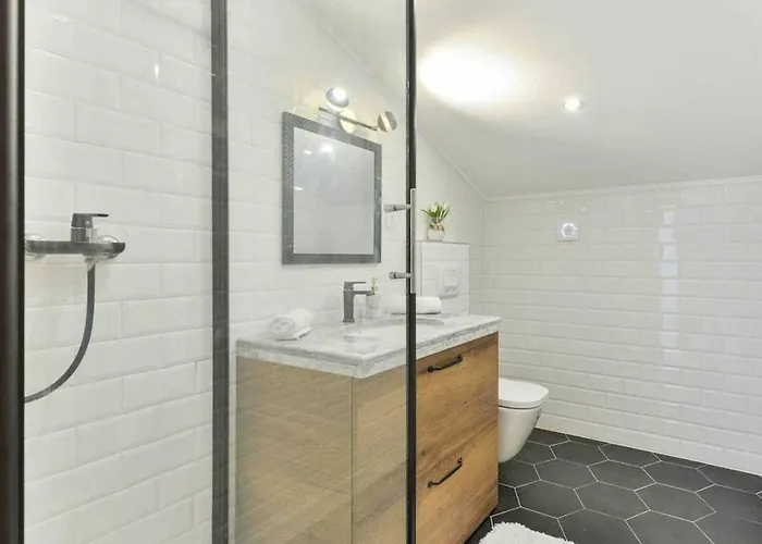 Luxury Maria With Large Pool Policnik