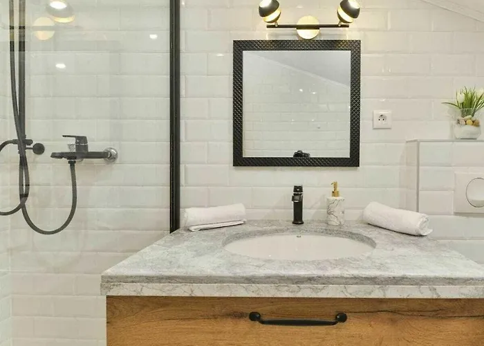 Luxury Maria With Large Pool Policnik