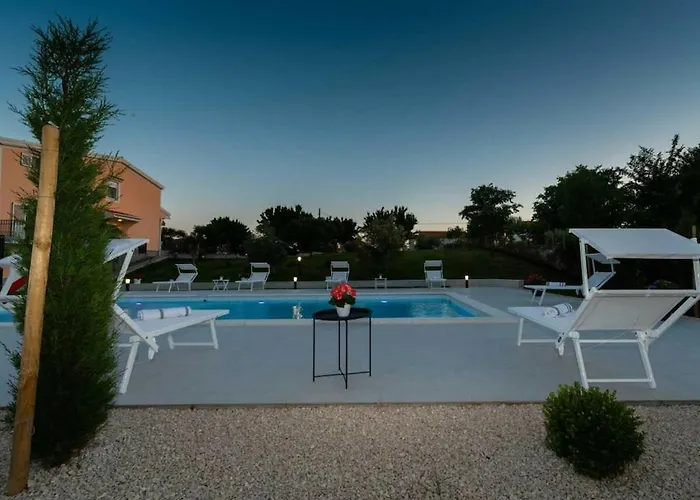 Vila Luxury Maria With Large Pool *